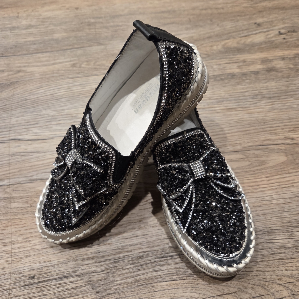 Elegant Black Glitter Bow Sneakers